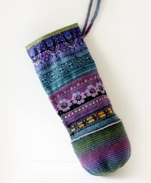Folk Bag by Paivi Eerola. Purchase Folk Bag Workbook to make your own! A great project for fabric scraps and leftover yarns.