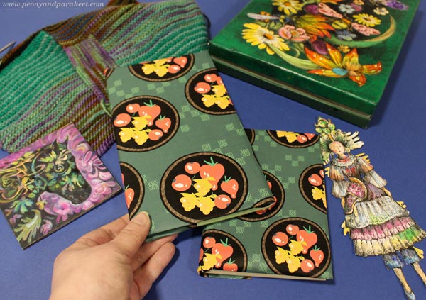 A visual world of Peony and Parakeet