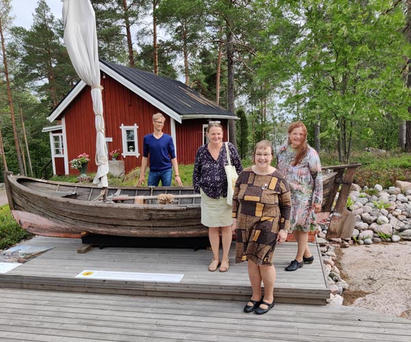 Photographer Niclas Warius, painters Kristina Elo and Päivi Eerola, and another photographer Maarit Lehto. The artist of the group exhibition in Villa Albert.